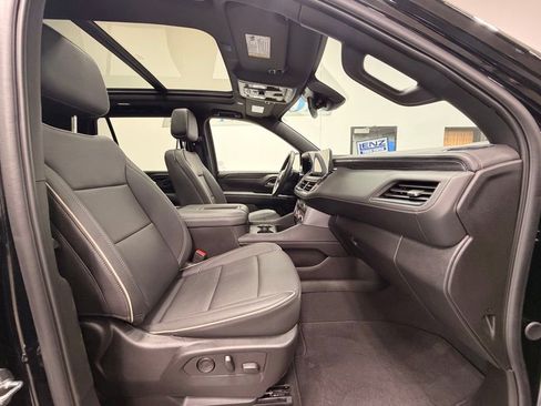 Used 2024 GMC Yukon SLT w/ SLT Premium Package AWD/4WD image 17