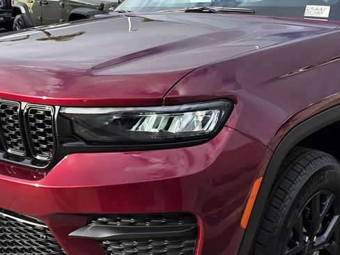 New 2025 Jeep Grand Cherokee Altitude image 8