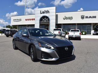 Used 2023 Nissan Altima 2.5 SV image 1