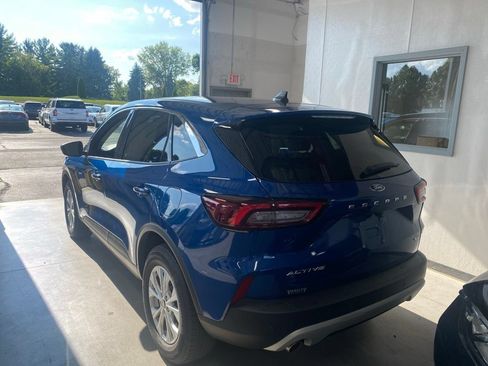 Used 2023 Ford Escape Active w/ Tech Pack #2 AWD/4WD image 3