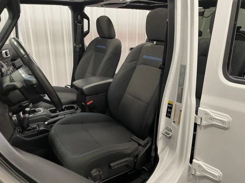 Used 2022 Jeep Wrangler Unlimited Rubicon 4xe AWD/4WD image 37