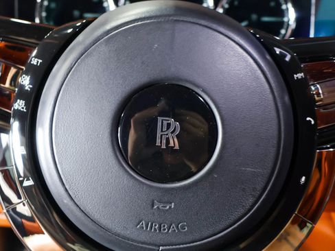 Used 2018 Rolls-Royce Phantom Sedan RWD image 18