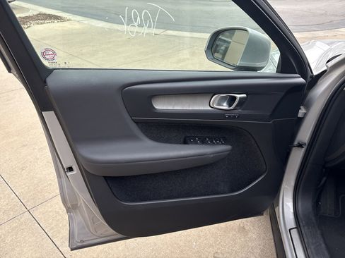 Used 2025 Volvo XC40 B5 Plus image 14