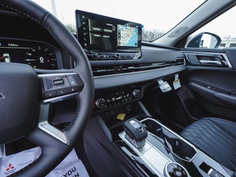 New 2026 Mitsubishi Outlander SEL FWD image 18