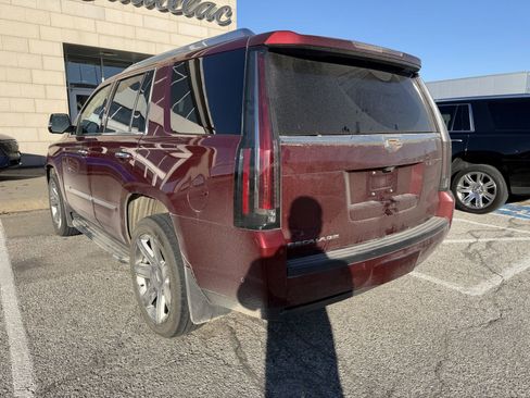 Used 2017 Cadillac Escalade Luxury image 3