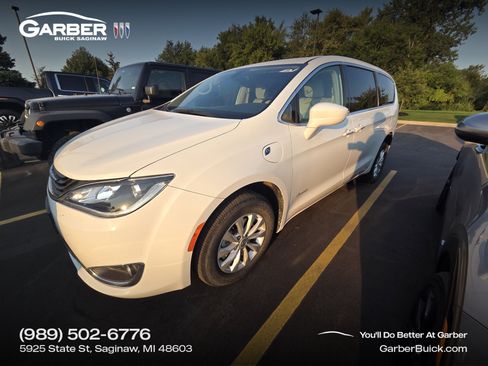 Used 2017 Chrysler Pacifica Touring Plus FWD image 1