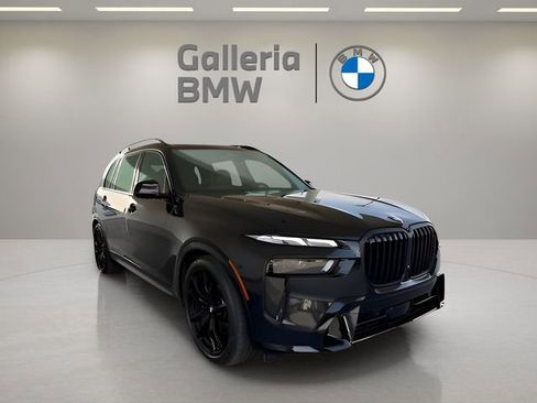 Used 2025 BMW X7 xDrive40i w/ M Sport Package AWD/4WD image 4