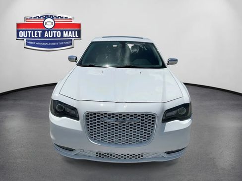 Used 2017 Chrysler 300 C RWD image 8