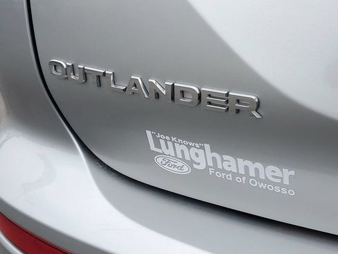 Used 2025 Mitsubishi Outlander SE AWD/4WD image 37