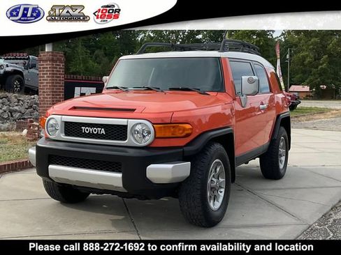 Used 2013 Toyota FJ Cruiser 2WD w/ Convenience Pkg image 3