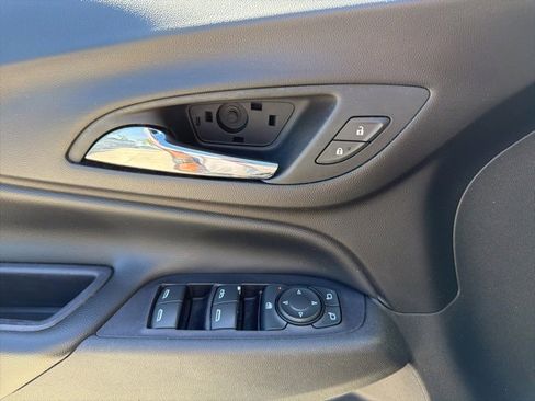 Used 2020 Chevrolet Equinox LT image 12