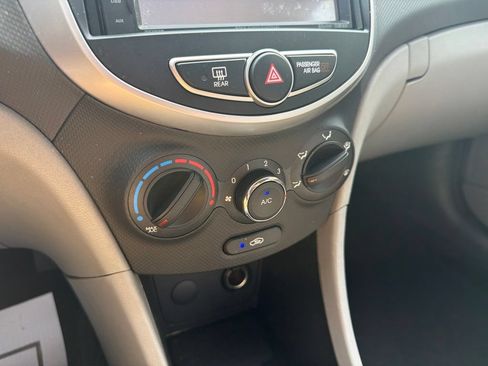 Used 2012 Hyundai Accent GLS FWD image 28