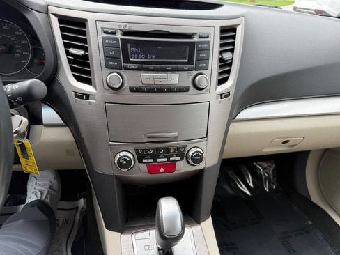 Used 2013 Subaru Outback 2.5i Premium w/ All-Weather Pkg AWD/4WD image 21