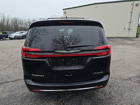 Used 2021 Chrysler Pacifica Touring-L FWD image 6