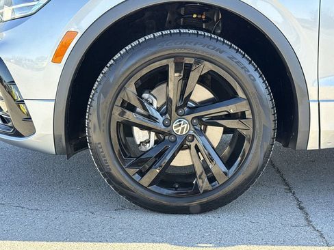 Used 2023 Volkswagen Tiguan SE R-Line image 9