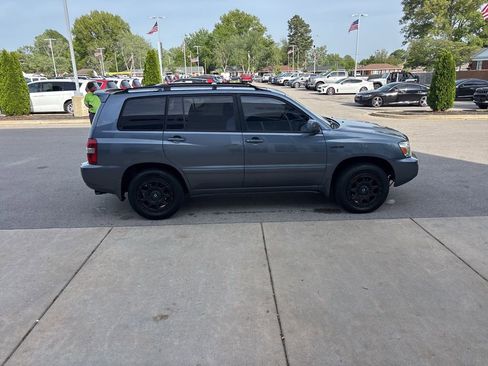 Used 2005 Toyota Highlander 2WD V6 w/ 3rd Row image 5