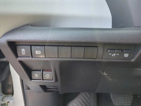 Used 2026 Toyota Sienna XLE FWD image 11
