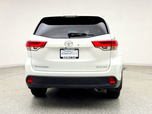 Used 2019 Toyota Highlander XLE AWD/4WD image 6