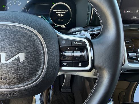 Used 2022 Kia Sorento SX Prestige w/ Panoramic Sunroof Package image 26