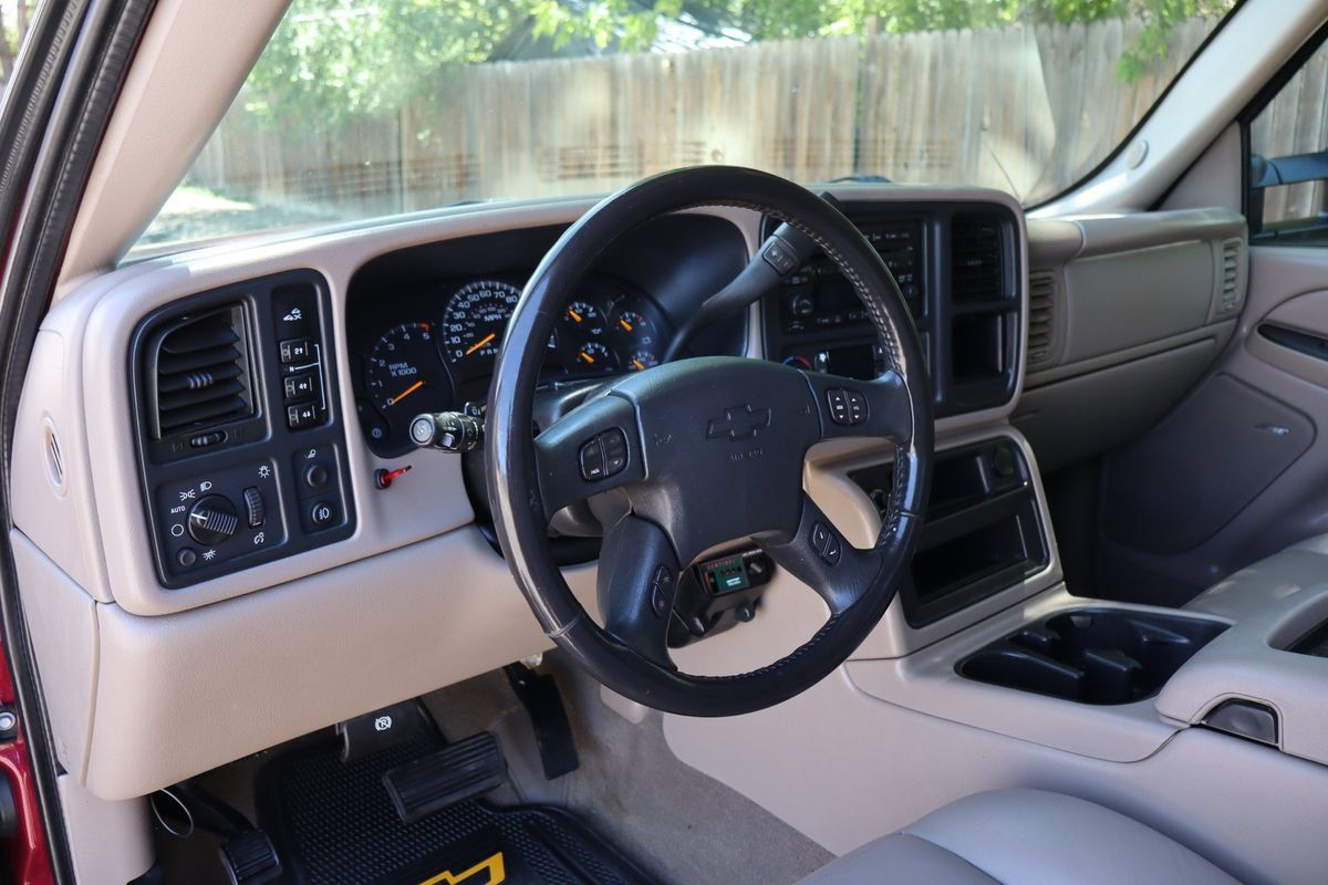 Used 2006 Chevrolet Silverado 2500 LT w/ Onstar Plus Package AWD/4WD image 14