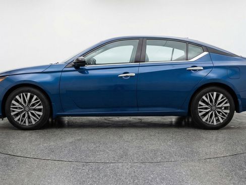 Used 2025 Nissan Altima 2.5 SV FWD image 5