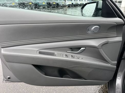 Used 2022 Hyundai Elantra SEL w/ Convenience Package FWD image 16