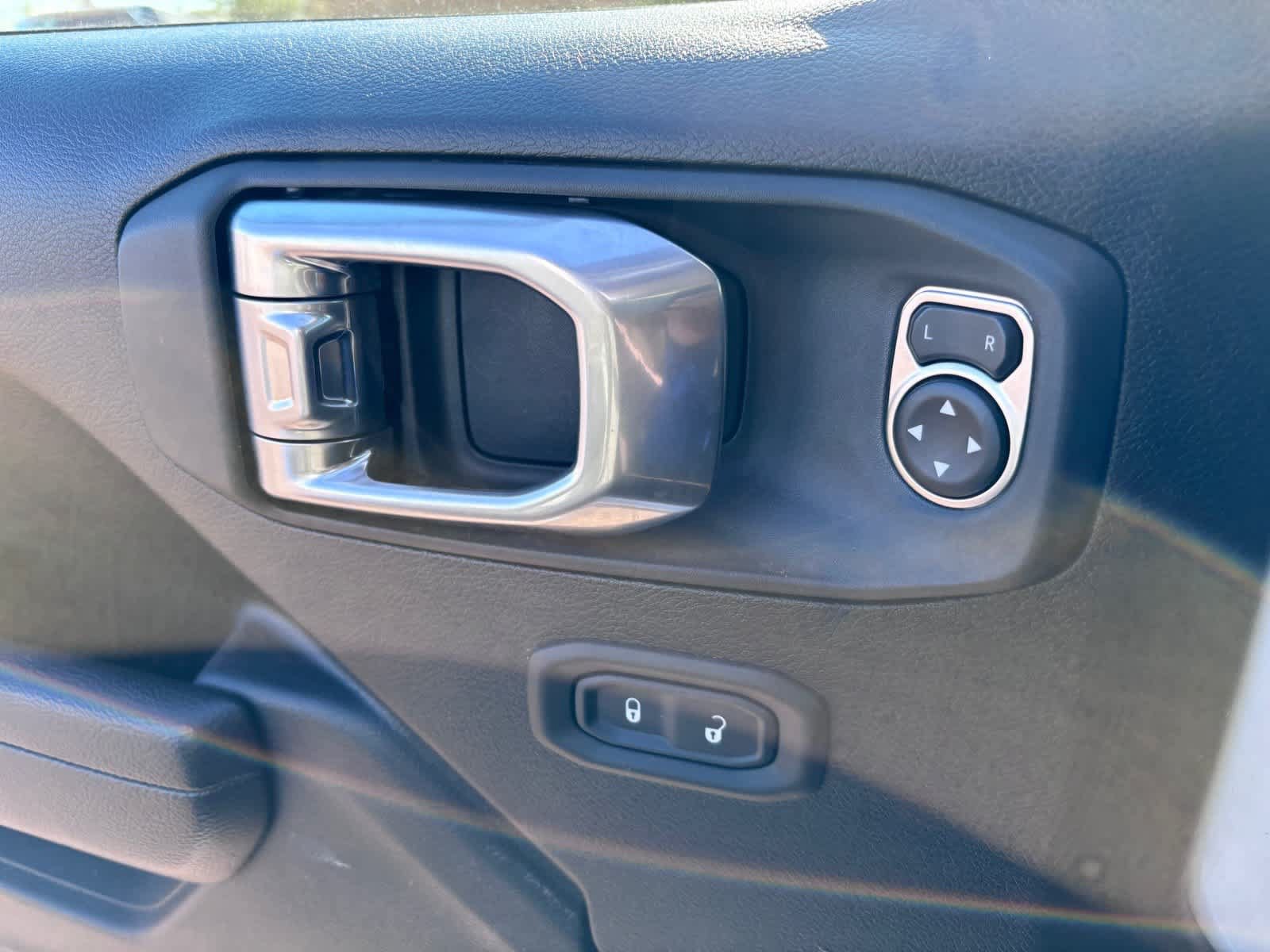 Used 2026 Jeep Gladiator Mojave AWD/4WD image 14