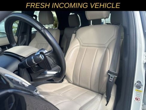 Used 2020 Land Rover Discovery SE image 12