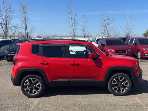 Used 2016 Jeep Renegade Latitude w/ Cold Weather Group AWD/4WD image 5