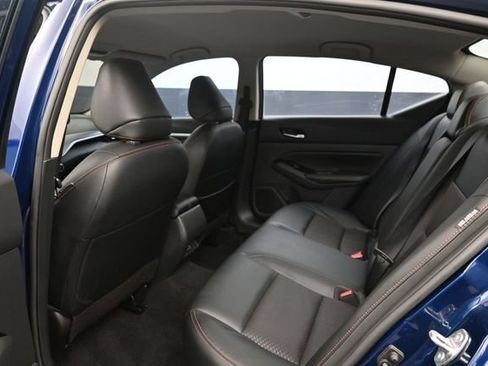 Used 2024 Nissan Altima 2.5 SR FWD image 16