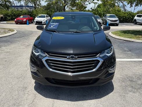 Used 2021 Chevrolet Equinox LS w/ LS Convenience Package FWD image 2