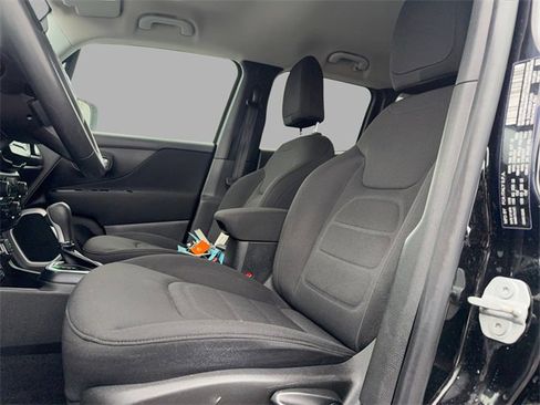 Used 2020 Jeep Renegade Latitude image 9