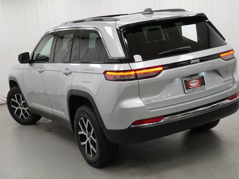 Used 2025 Jeep Grand Cherokee Limited AWD/4WD image 21