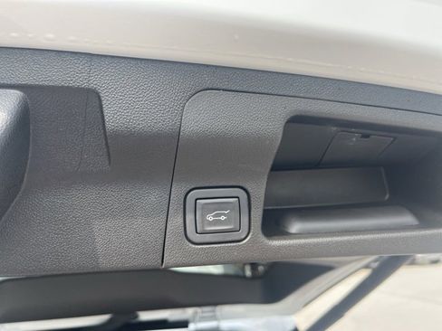 Used 2023 GMC Acadia SLE w/ Driver Convenience Package image 42