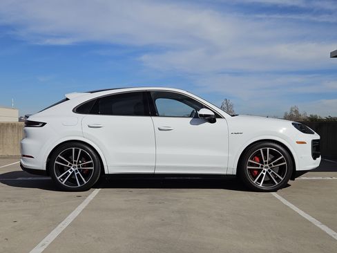 Certified 2026 Porsche Cayenne Turbo image 9