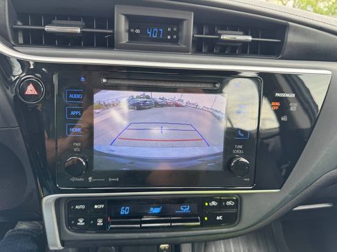 Used 2017 Toyota Corolla LE w/ LE Premium Package w/Moonroof FWD image 11