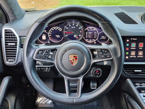 Certified 2023 Porsche Cayenne GTS AWD/4WD image 8