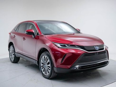 Used 2024 Toyota Venza Limited image 3