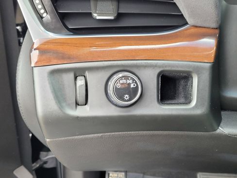 Used 2019 Cadillac Escalade Luxury image 18