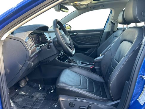 Used 2023 Volkswagen Jetta SEL FWD image 2