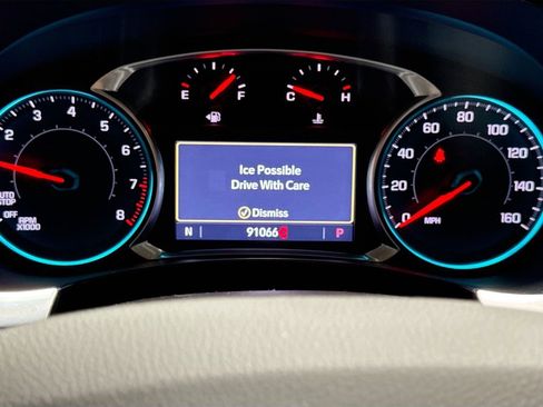 Used 2020 Chevrolet Traverse LT w/ LT Premium Package image 12