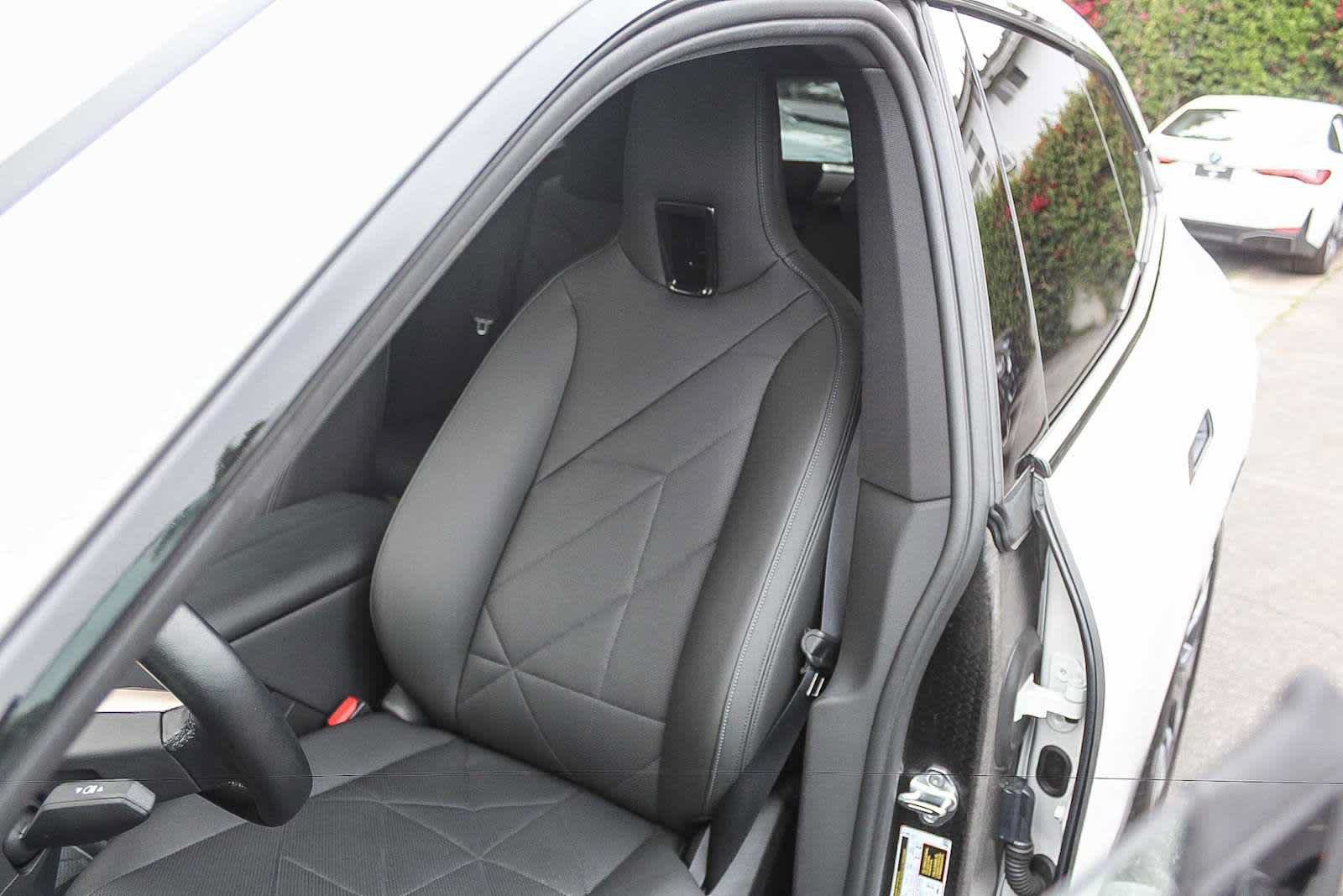 Used 2023 BMW iX xDrive50 w/ Convenience Package AWD/4WD image 25