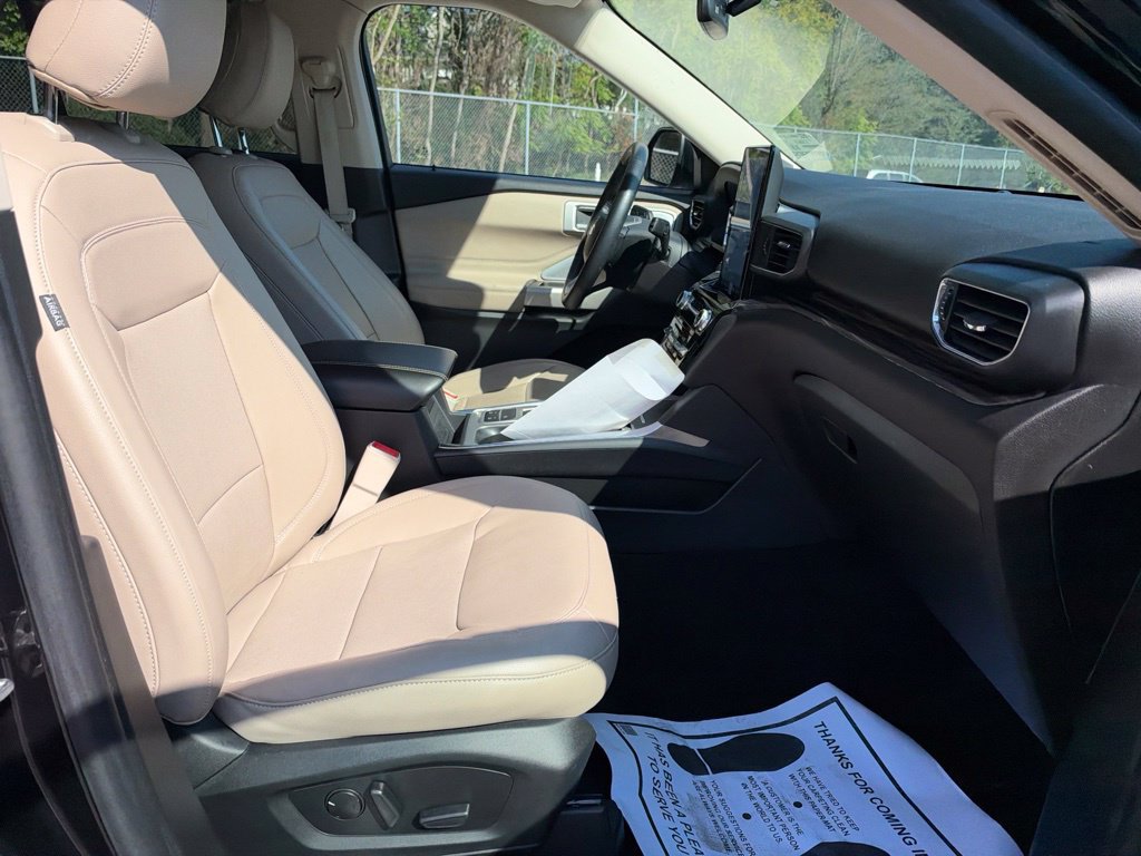 Used 2023 Ford Explorer Limited w/ Limited Technology Package RWD image 13
