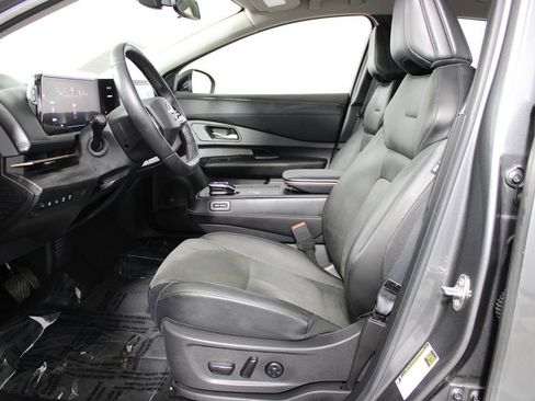Used 2023 Nissan Ariya FWD image 12