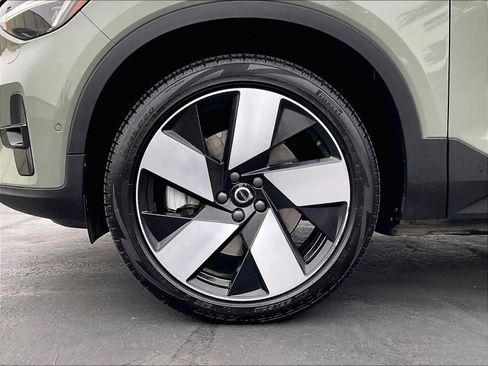 Used 2023 Volvo XC40 Recharge Ultimate w/ Protection Package Premier image 12