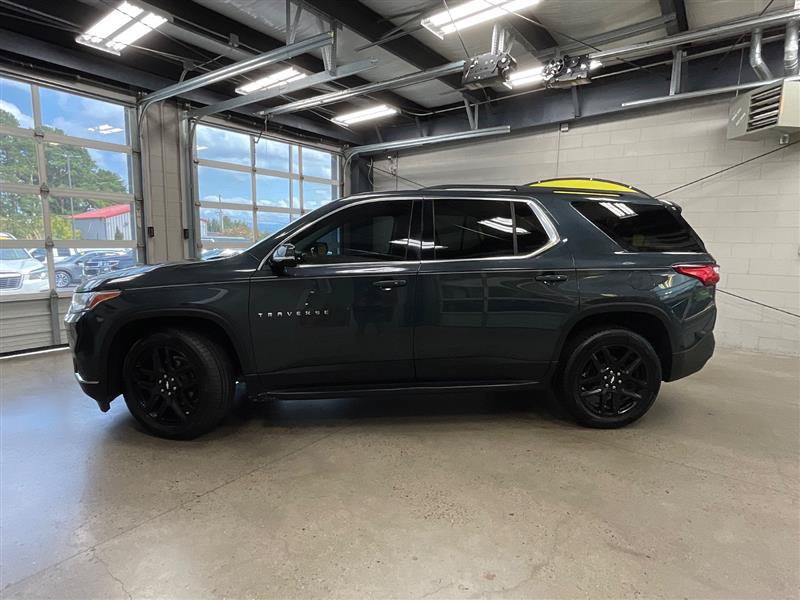 Used 2019 Chevrolet Traverse LT w/ LPO, Black Accent Package FWD image 2