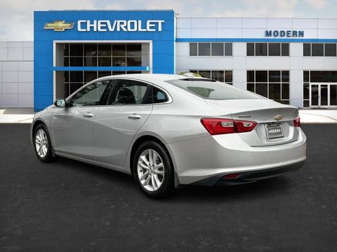 Used 2018 Chevrolet Malibu LT image 3