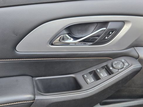 Used 2018 Chevrolet Traverse LT FWD image 21