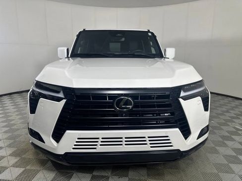 Used 2024 Lexus GX 550 w/ Accessory Package (2T) AWD/4WD image 2