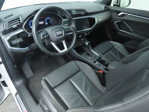 Used 2022 Audi Q3 2.0T Premium Plus w/ Premium Plus Package image 9